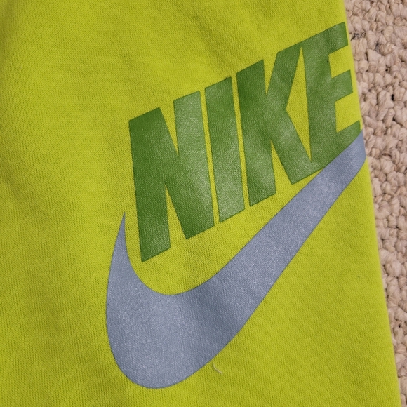 BNWT Nike Boys Nike Sportswear Club Fleece Pant Atomic Green/Chlorophyll XS - Picture 7 of 8